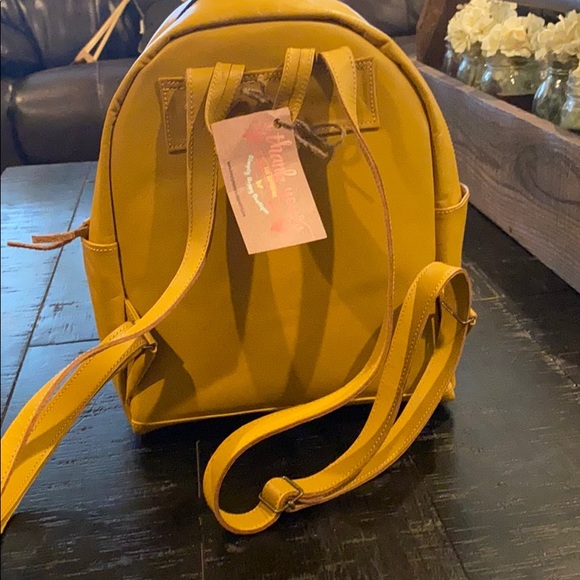 Mustard 100% genuine leather backpack - Picture 2 of 4